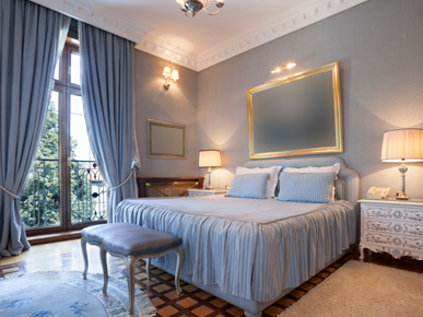 air conditioning in a kensington mansion block - the master bedroom